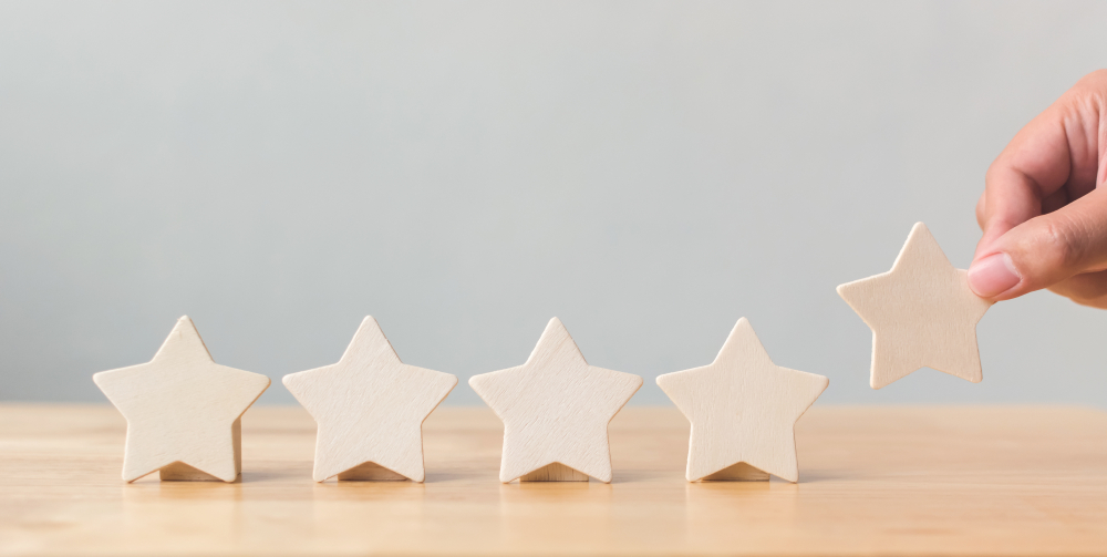 5 stelle che rappresentano il concetto di soddisfazione del cliente