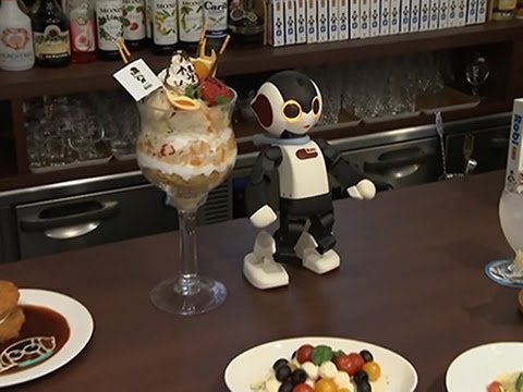Robi, robot humanoïde de DeAgostini – animateur dans un pop-up café