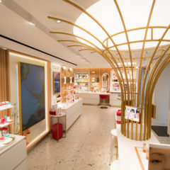 New Clarins boutique: 100% phygital and 200% eco-designed