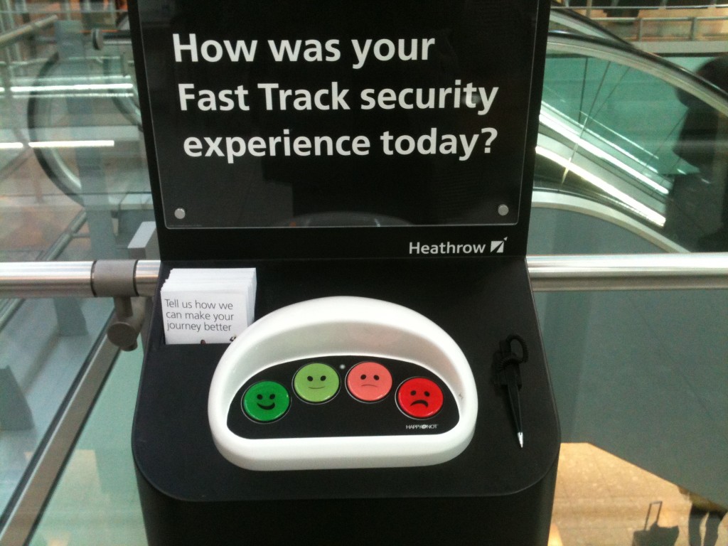 mesure de la satisfaction client à l'aéroport de Heathrow : la mesure des KPI's fait partie du marketing mix