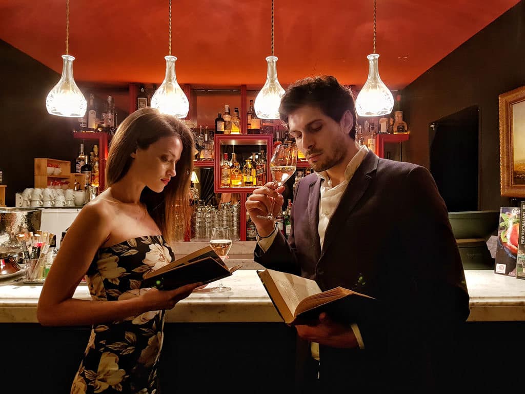 Illustration of our post "Customer experience: this restaurant offers a digital detox"