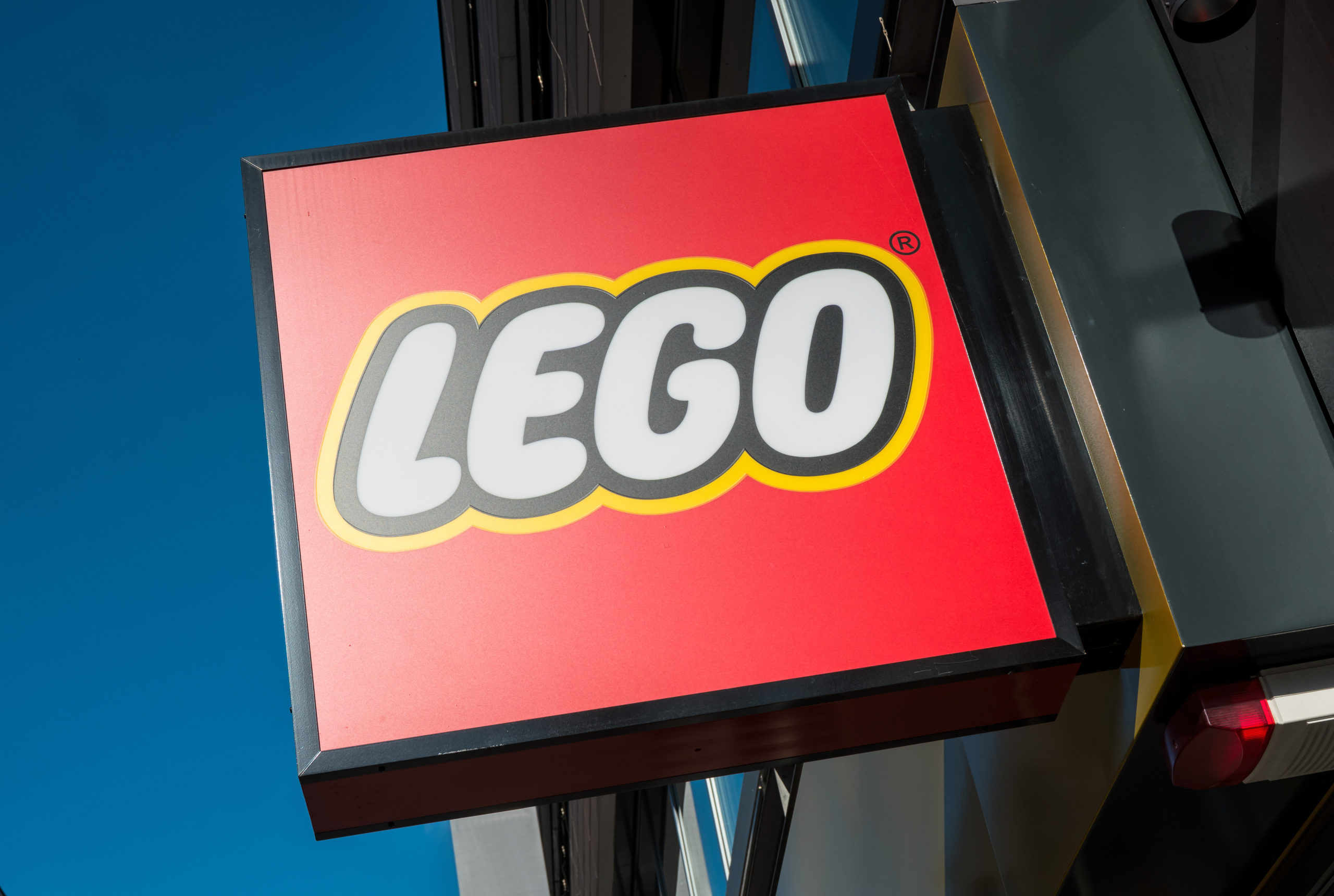 Succeed in your marketing mix, and Lego's example!