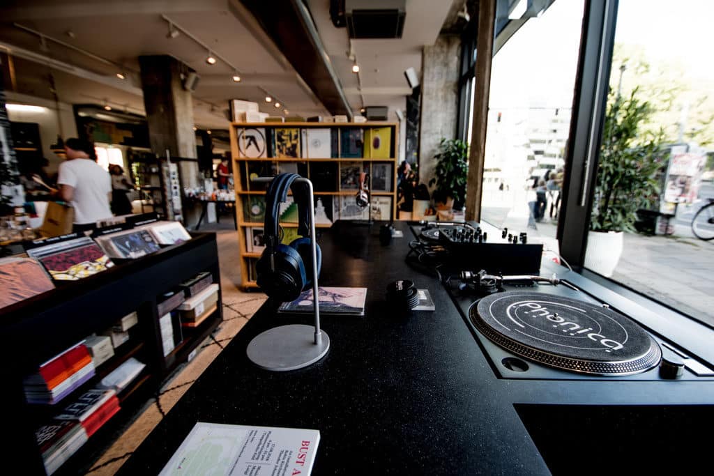 DJ-Pult im Soho House Concept Store in Berlin
