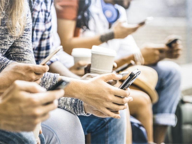 Illustration de notre publication "Si vous êtes accro aux médias sociaux c’est parce que vous souffrez de FoMO"