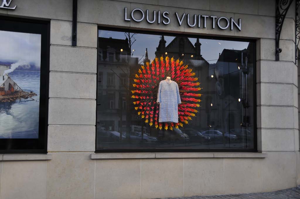 Once again a great example of store window by Louis Vuitton