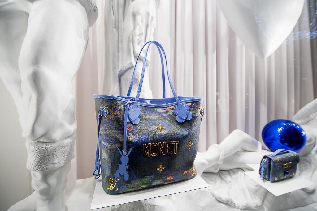 Louis Vuitton window Displays: the most beautiful and their marketing role