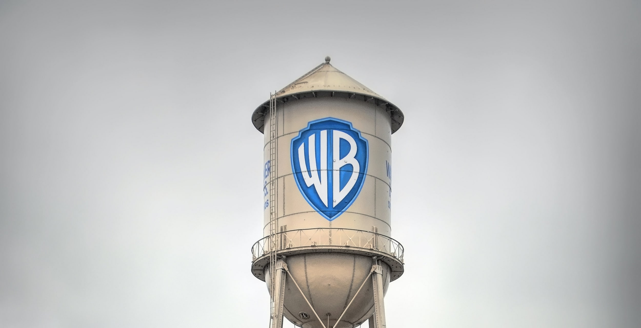 Warner Bros cross média